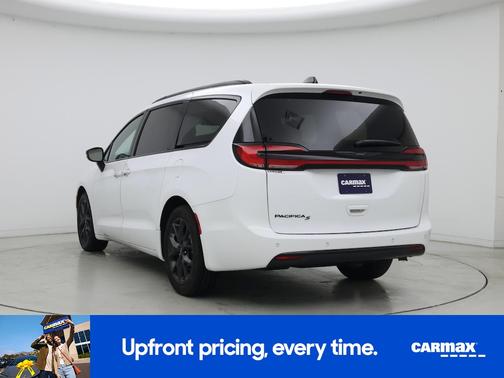 White 2024 Chrysler Pacifica Touring L