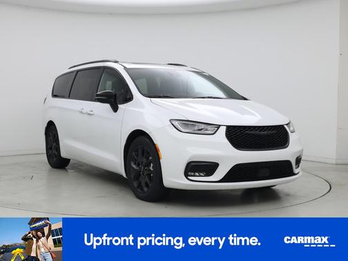White 2024 Chrysler Pacifica Touring L