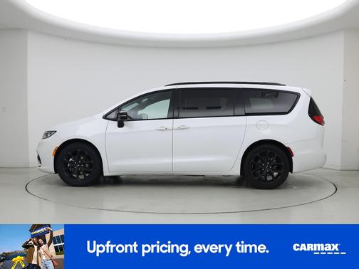 White 2024 Chrysler Pacifica Touring L