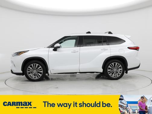 2022 Toyota Highlander Hybrid Platinum