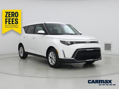 White 2025 Kia Soul LX