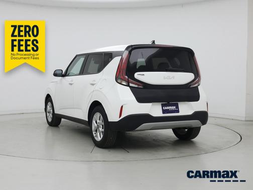 White 2025 Kia Soul LX