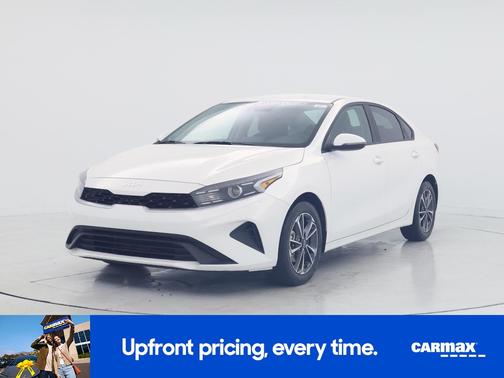 White 2024 Kia Forte LXS