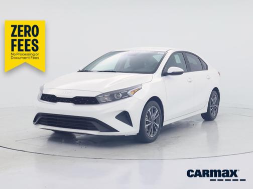 White 2024 Kia Forte LXS