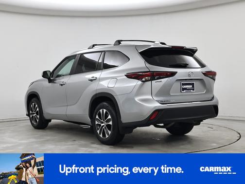 Silver 2024 Toyota Highlander XLE