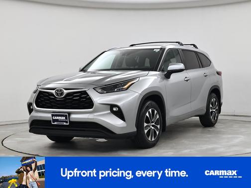 Silver 2024 Toyota Highlander XLE