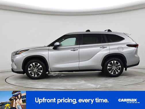 Silver 2024 Toyota Highlander XLE