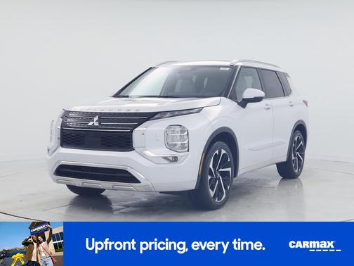 White 2023 Mitsubishi Outlander SEL
