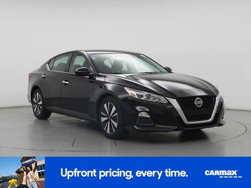 Black 2022 Nissan Altima SV