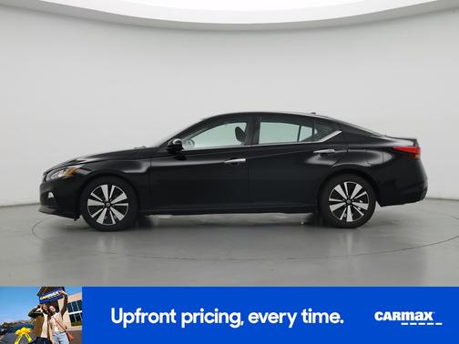 Black 2022 Nissan Altima SV