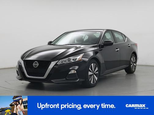 Black 2022 Nissan Altima SV
