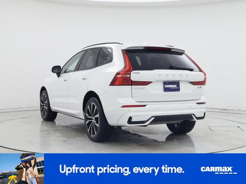 2023 Volvo XC60 B5 Plus Dark Theme