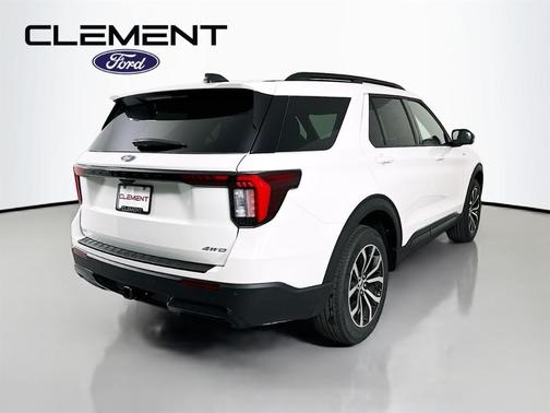Star White 2026 Ford Explorer ST-Line