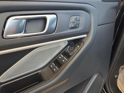 Agate Black Metallic 2026 Ford Explorer Tremor