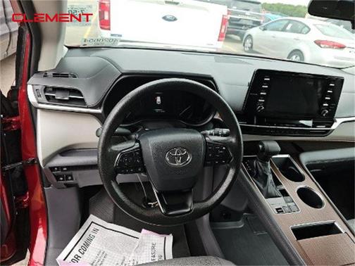 2022 Toyota Sienna LE