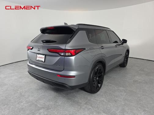 2023 Mitsubishi Outlander SE