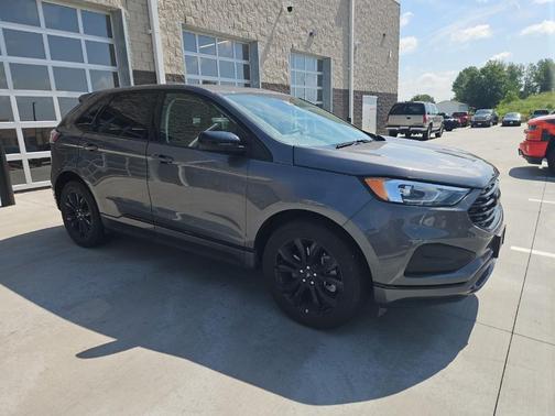 Gray Metallic 2024 Ford Edge SE