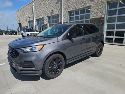 Gray Metallic 2024 Ford Edge SE