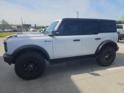 Oxford White 2025 Ford Bronco Outer Banks