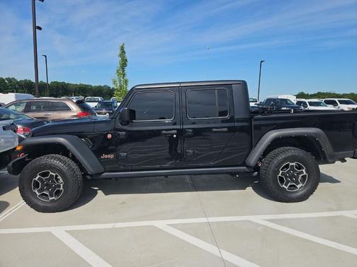 Black Clearcoat 2021 Jeep Gladiator Mojave