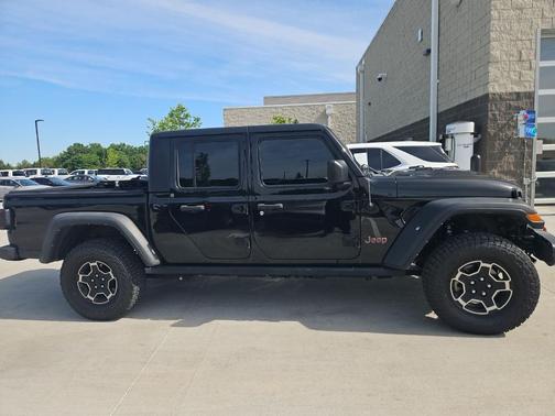 Black Clearcoat 2021 Jeep Gladiator Mojave