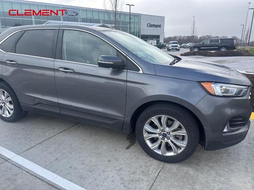 2022 Ford Edge Titanium