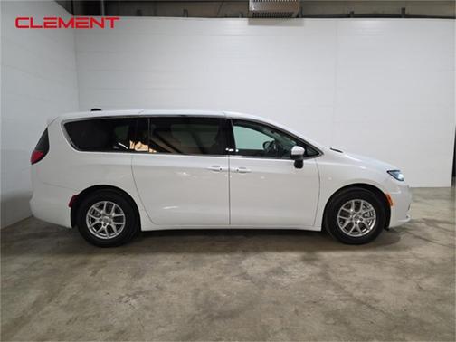 2023 Chrysler Pacifica Touring-L