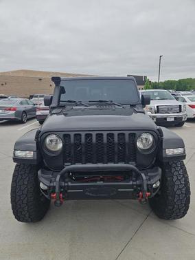 Black Clearcoat 2022 Jeep Gladiator Overland