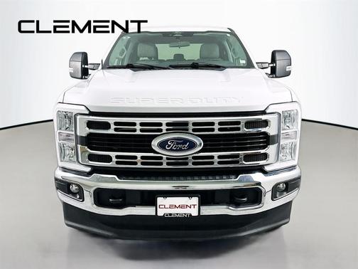 Oxford White 2024 Ford F-250 XLT