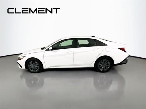 White 2024 Hyundai ELANTRA SEL