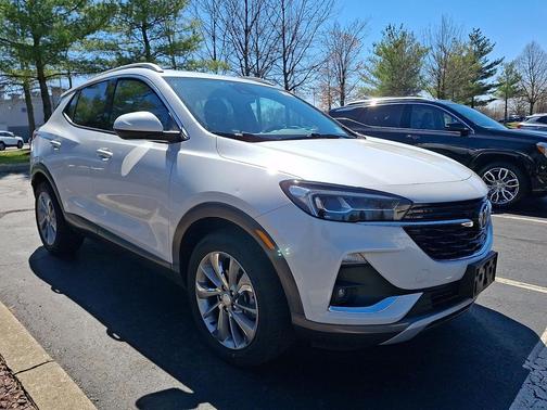 White Frost Tricoat 2023 Buick Encore GX Essence