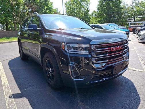 2023 GMC Acadia AWD AT4