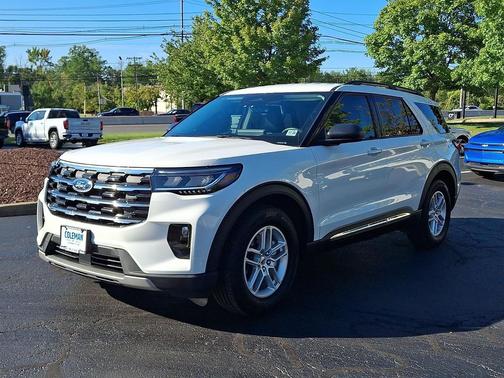 Star White Metallic Tri-Coat 2025 Ford Explorer Active