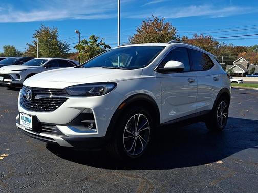 Summit White 2022 Buick Encore GX Essence