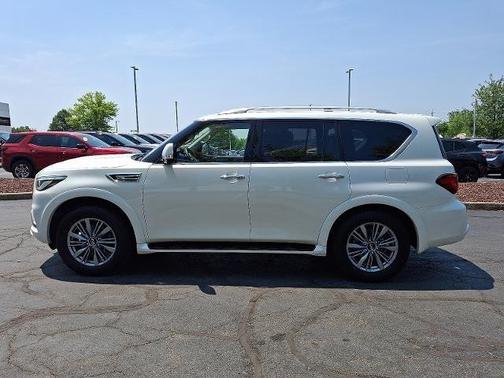 2022 INFINITI QX80 Luxe