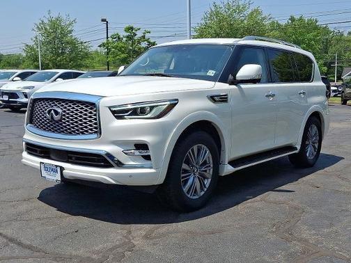 2022 INFINITI QX80 Luxe