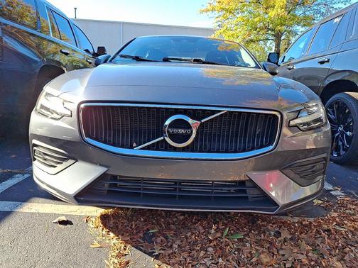 2020 Volvo S60 T5 Momentum
