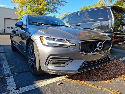 2020 Volvo S60 T5 Momentum