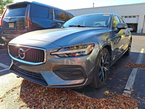 2020 Volvo S60 T5 Momentum