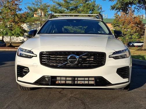 2022 Volvo S60 Recharge Plug-In Hybrid T8 R-Design Expression