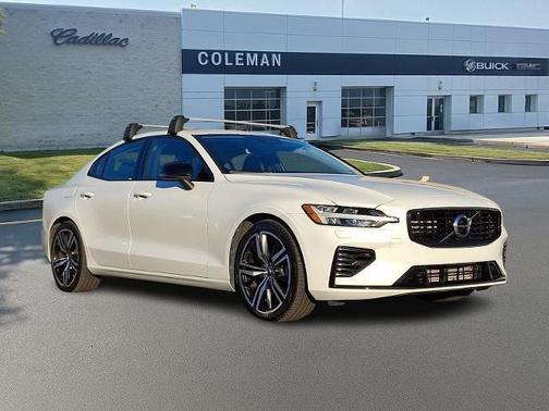 2022 Volvo S60 Recharge Plug-In Hybrid T8 R-Design Expression