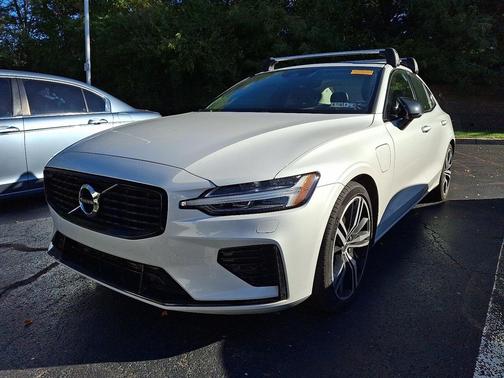 2022 Volvo S60 Recharge Plug-In Hybrid T8 R-Design Expression