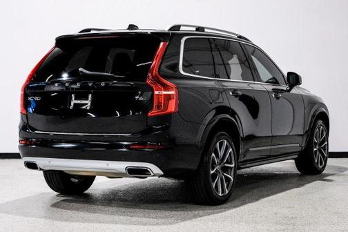 2017 Volvo XC90 T6 Momentum