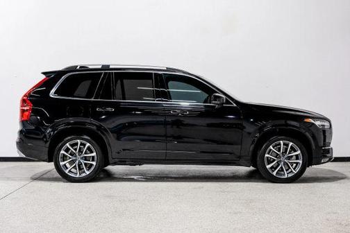 2017 Volvo XC90 T6 Momentum
