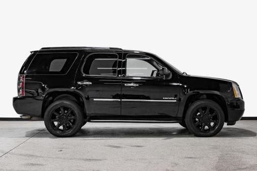 Black 2013 GMC Yukon Denali