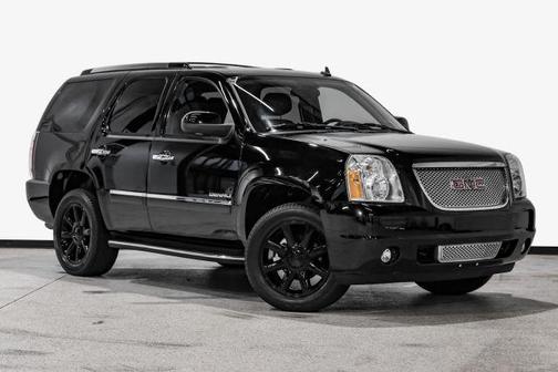 Black 2013 GMC Yukon Denali