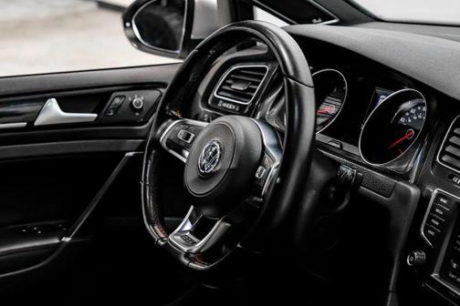 Reflex Silver Metallic 2017 Volkswagen Golf GTI SE 4-Door