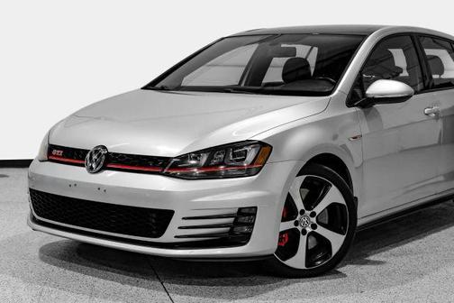 Reflex Silver Metallic 2017 Volkswagen Golf GTI SE 4-Door
