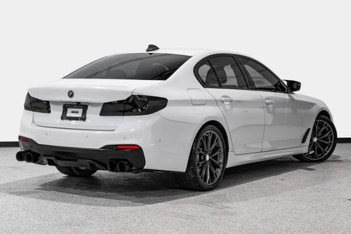 White 2019 BMW 540 i