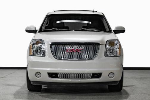 White 2014 GMC Yukon Denali